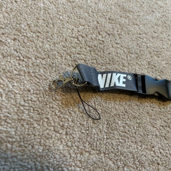 Nike Lanyards Detachable Keychain Badge ID Holders Gray White Lot of 5 NWT - Picture 4 of 4